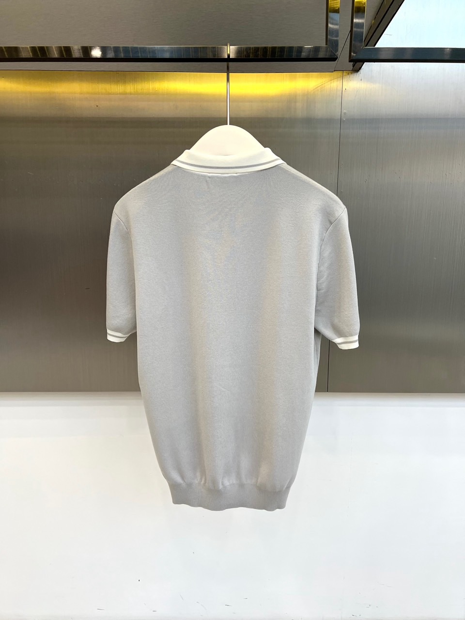 Brunello Cucinelli-BC、2026春夏新品针织短袖Polo衫，以利落修身剪裁重塑经典轮