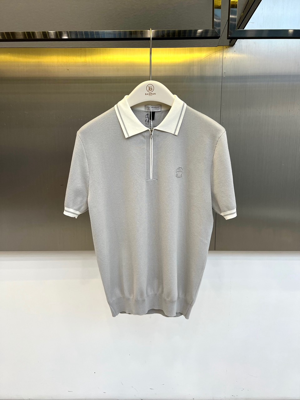 Brunello Cucinelli-BC、2026春夏新品针织短袖Polo衫，以利落修身剪裁重塑经典轮