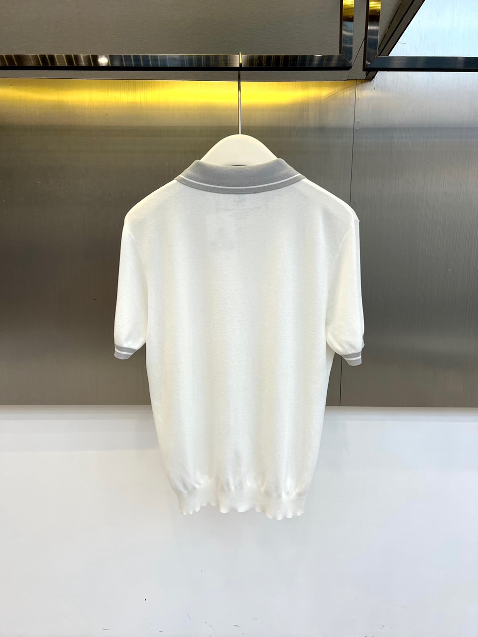 Brunello Cucinelli-BC、2026春夏新品针织短袖Polo衫，以利落修身剪裁重塑经典轮