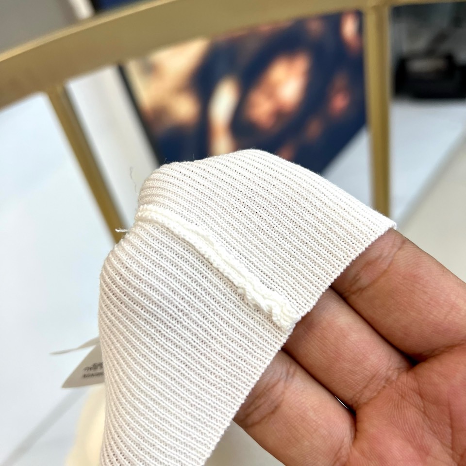 Brunello Cucinelli-BC、2026春夏新品针织短袖Polo衫，以利落修身剪裁重塑经典轮