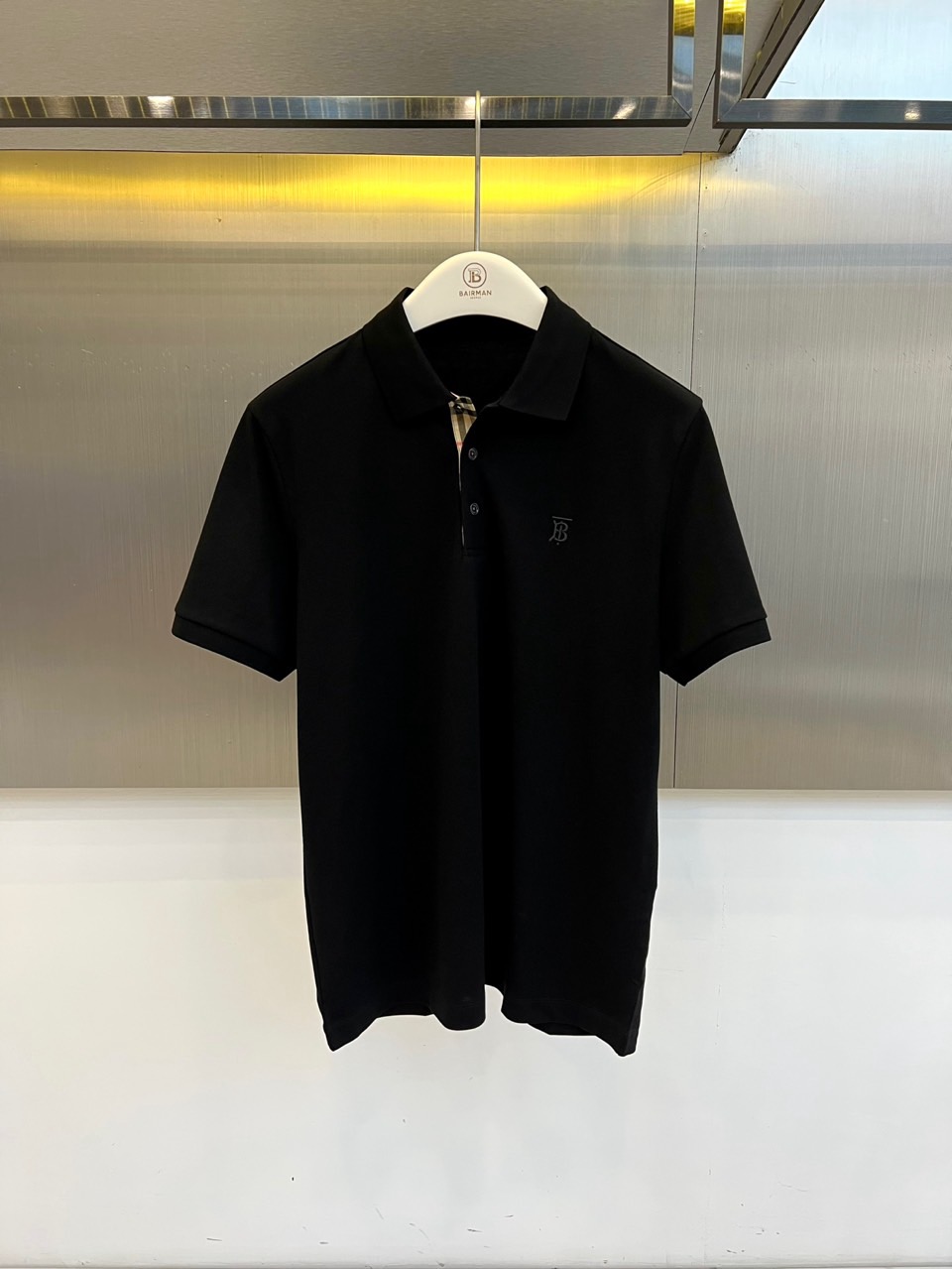 Bur巴宝莉、2026春夏新品短袖POLO衫，以纯粹热烈的色调开启活力春夏，经典翻领设计利落有型，三粒暗