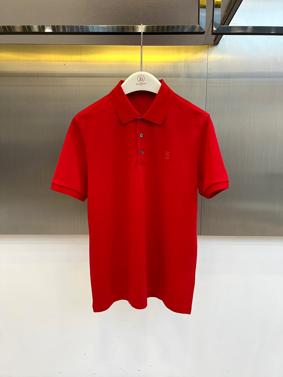 Bur巴宝莉、2026春夏新品短袖POLO衫，以纯粹热烈的色调开启活力春夏，经典翻领设计利落有型，三粒暗