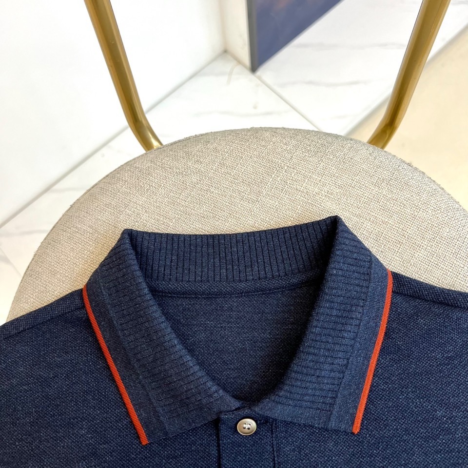 Loro Piana诺悠翩雅、2026春夏新品短袖PoLo衫，主调低调沉稳中透出都市精英的儒雅气质。衣身