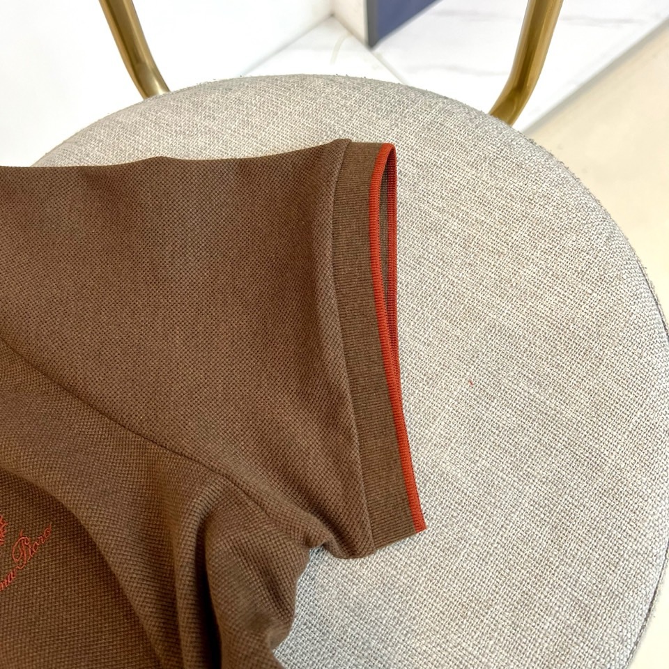 Loro Piana诺悠翩雅、2026春夏新品短袖PoLo衫，主调低调沉稳中透出都市精英的儒雅气质。衣身