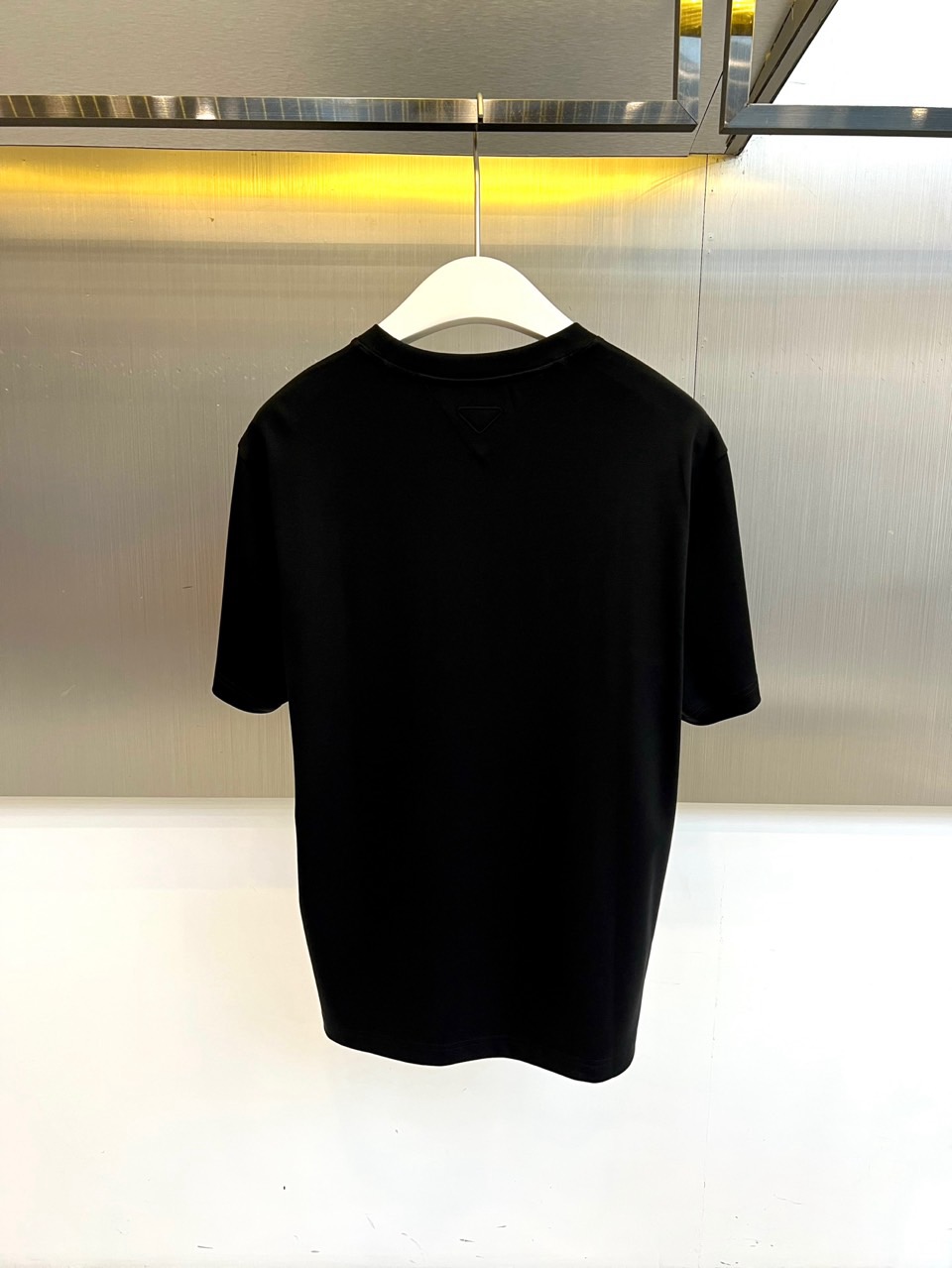 Prad普拉达、2026春夏新品短袖T恤，甄选丝光面料混纺工艺，64%棉+28%莫代尔+8%氨纶的黄金配
