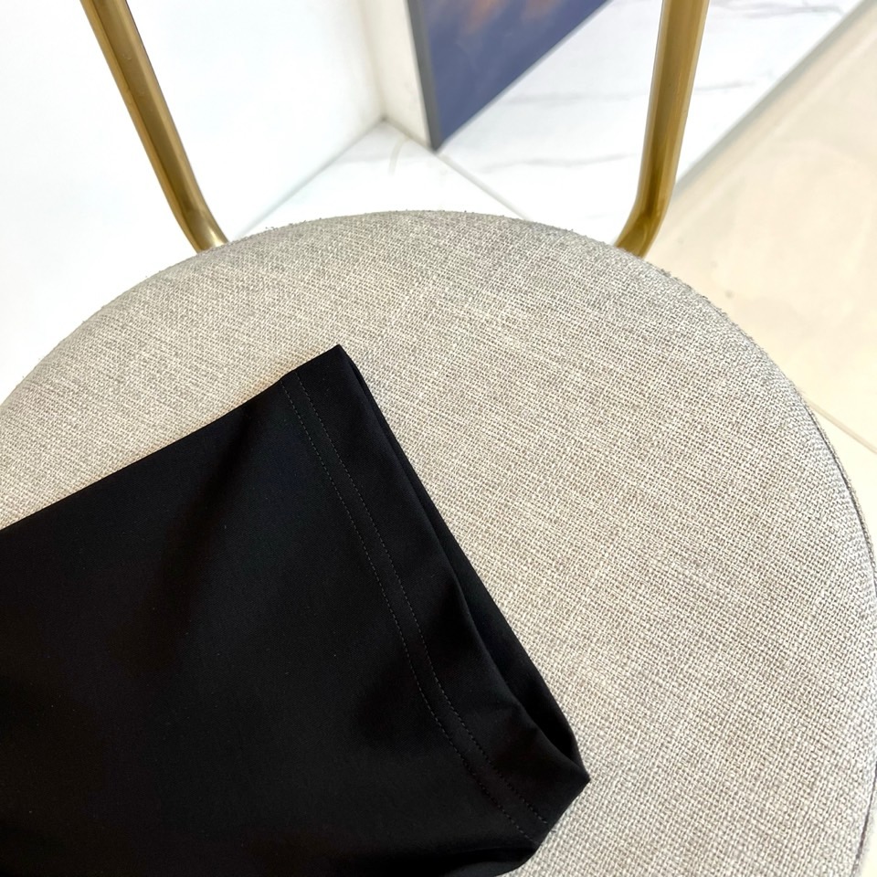 Prad普拉达、2026春夏新品短袖T恤，甄选丝光面料混纺工艺，64%棉+28%莫代尔+8%氨纶的黄金配