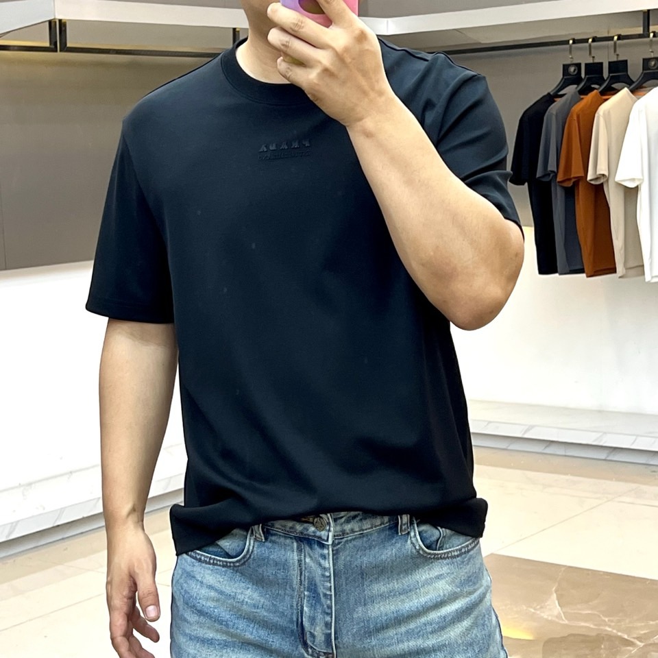 Prad普拉达、2026春夏新品短袖T恤，甄选丝光面料混纺工艺，64%棉+28%莫代尔+8%氨纶的黄金配