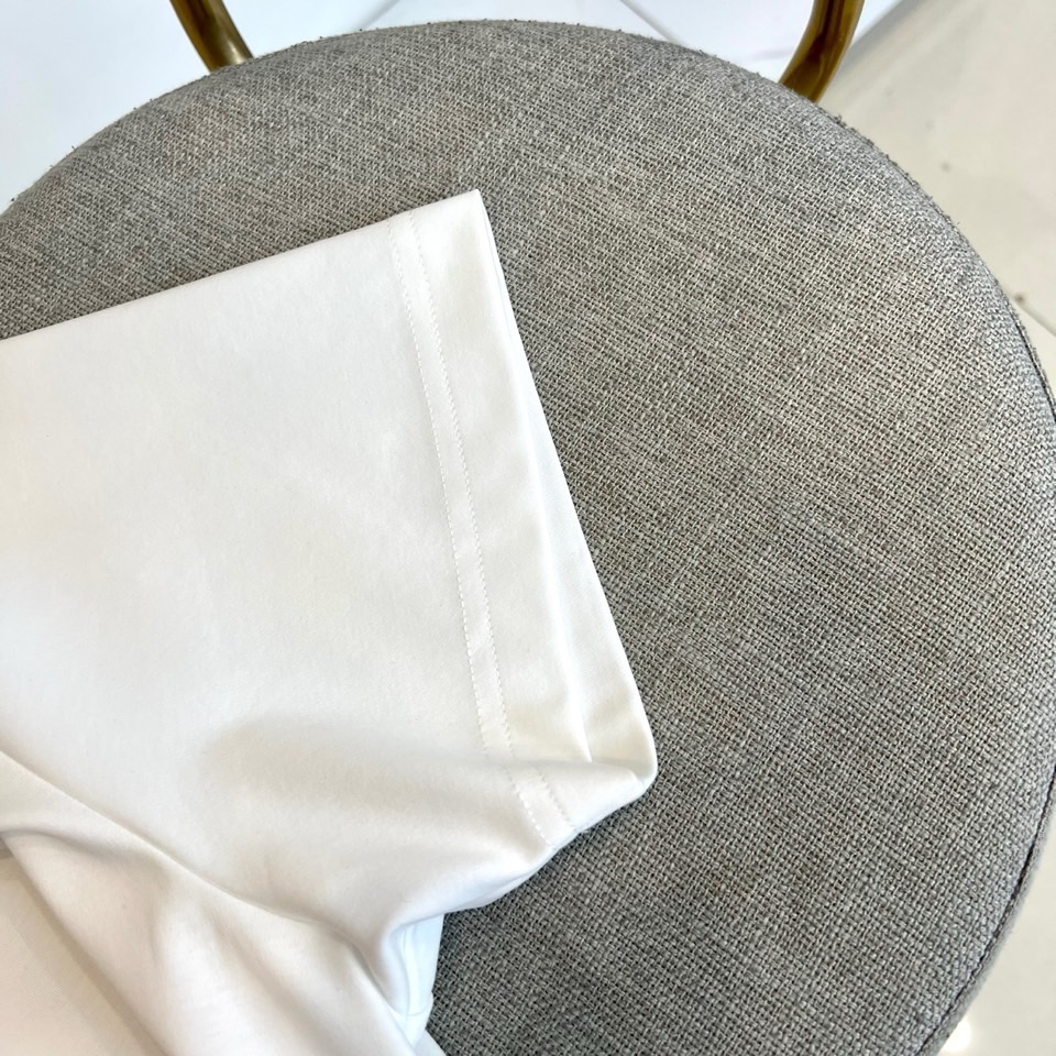 Prad普拉达、2026春夏新品短袖T恤，甄选丝光面料混纺工艺，64%棉+28%莫代尔+8%氨纶的黄金配