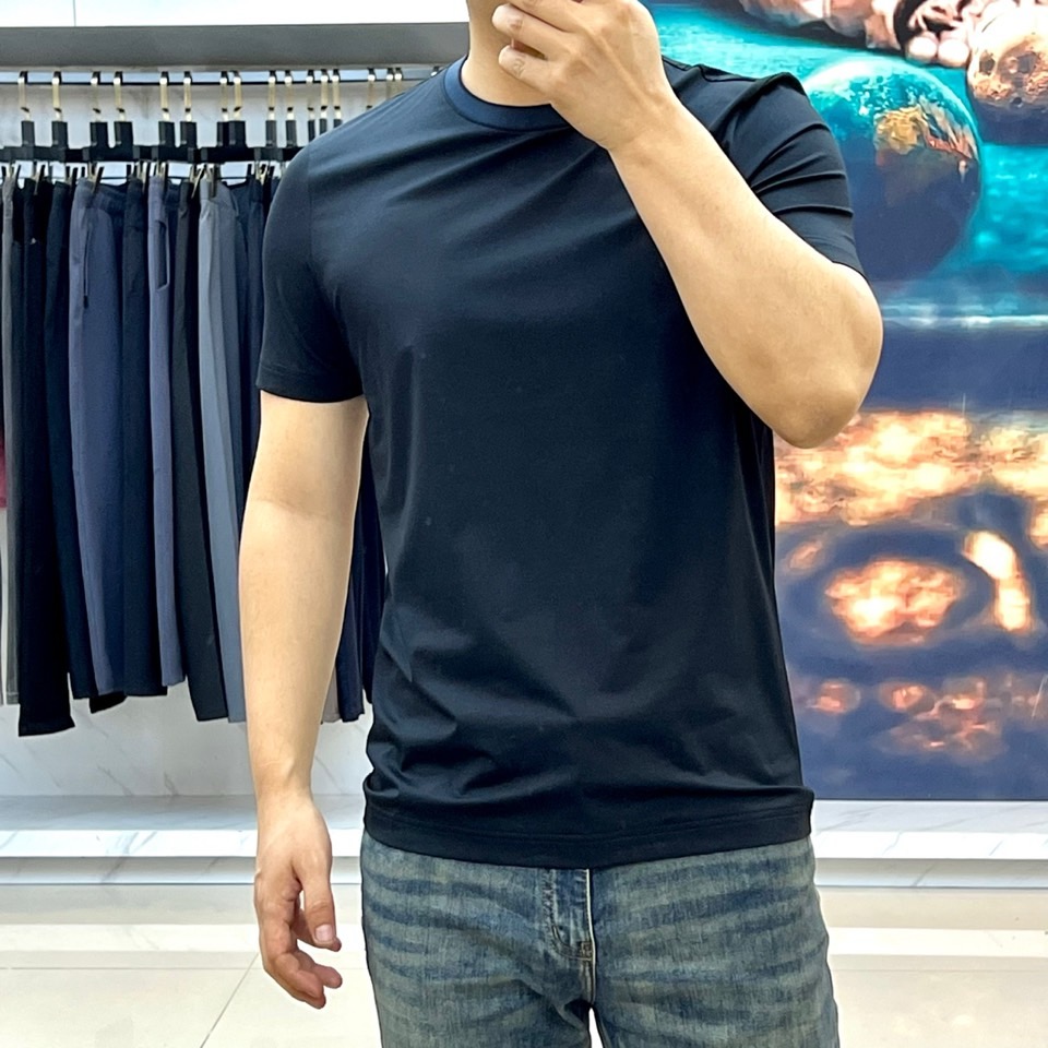 Prad普拉、2026春夏最新男士圆领撞色螺纹短袖T恤衫，休闲剪裁棉质运动衫，简单大方，搭配经典的撞色螺