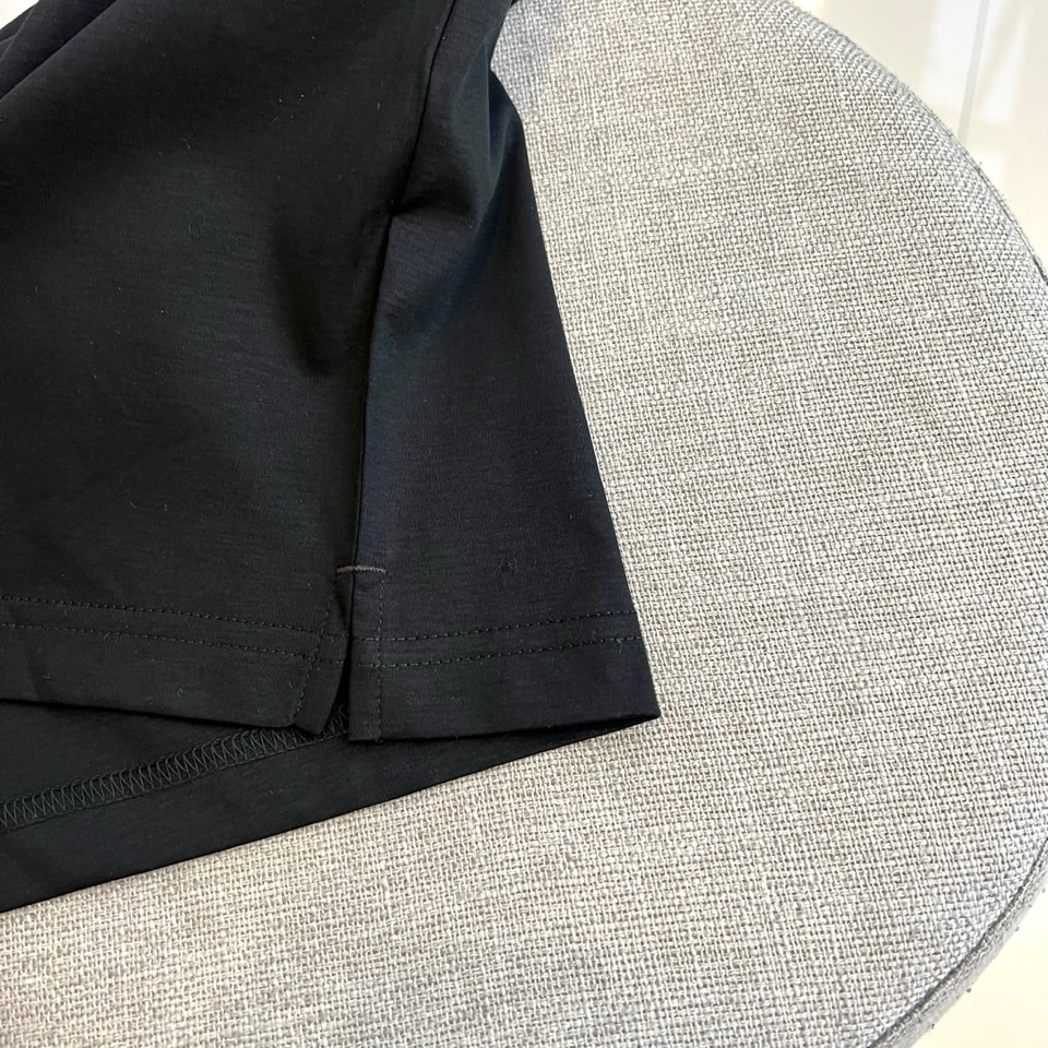 Loro Piana诺悠翩雅、2026春夏新品圆领T恤，以极简美学重塑日常穿搭。纯色搭配利落圆领与短袖剪