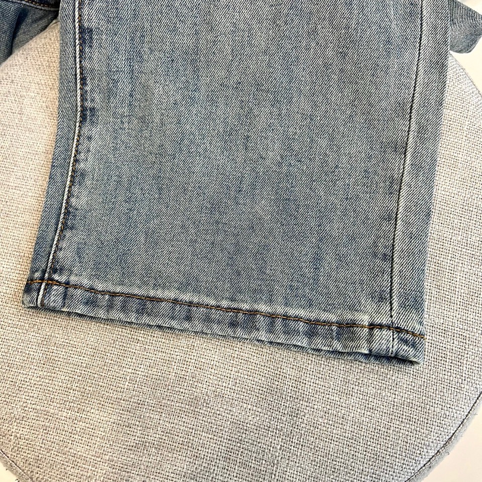 Cavalli卡瓦利、2026春夏新品牛仔裤重磅登场，以复古水洗工艺重塑丹宁美学，色调交织自然做旧痕迹，