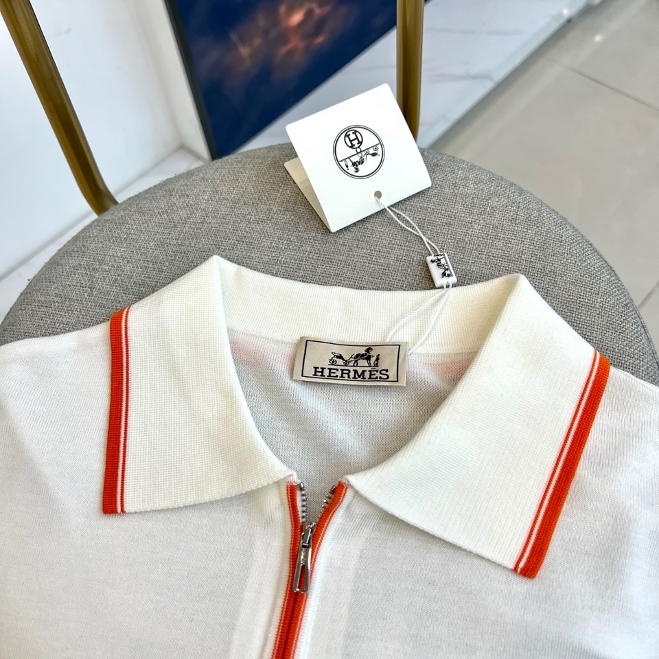 H爱马仕、2026春夏新品男士短袖Polo衫，以纯色为底色，演绎意式优雅与现代休闲的完美融合。经典翻领点
