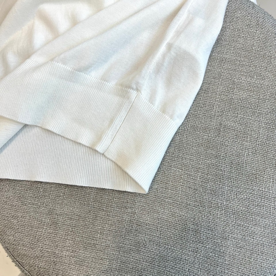 H爱马仕、2026春夏新品男士短袖Polo衫，以纯色为底色，演绎意式优雅与现代休闲的完美融合。经典翻领点