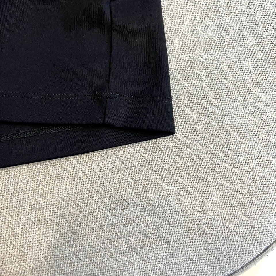 Dio迪奥、2026春夏新品短袖T恤，以纯色为基底，胸前字母采用立体压花工艺，同色系浮雕效果低调奢华，完