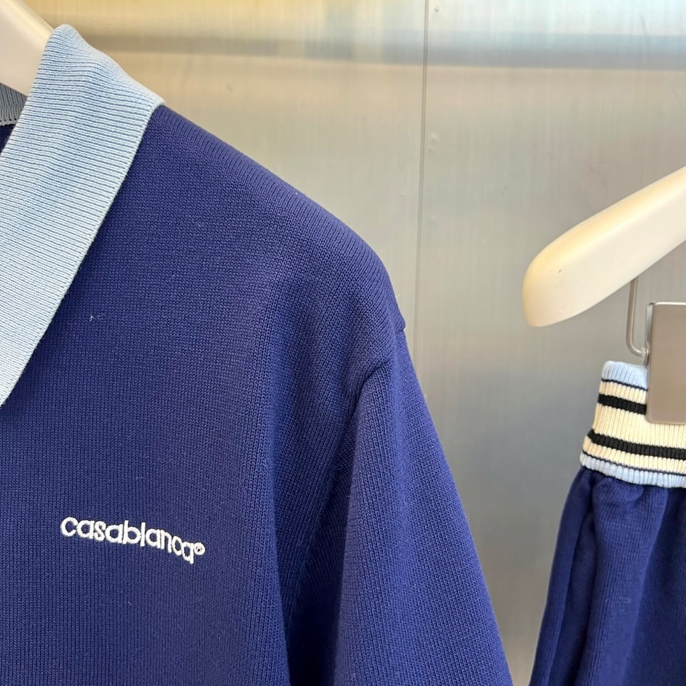 Casablanca、2026春夏新品套装，主调碰撞翻领与条纹边饰，营造经典学院风与现代运动感的完美融合