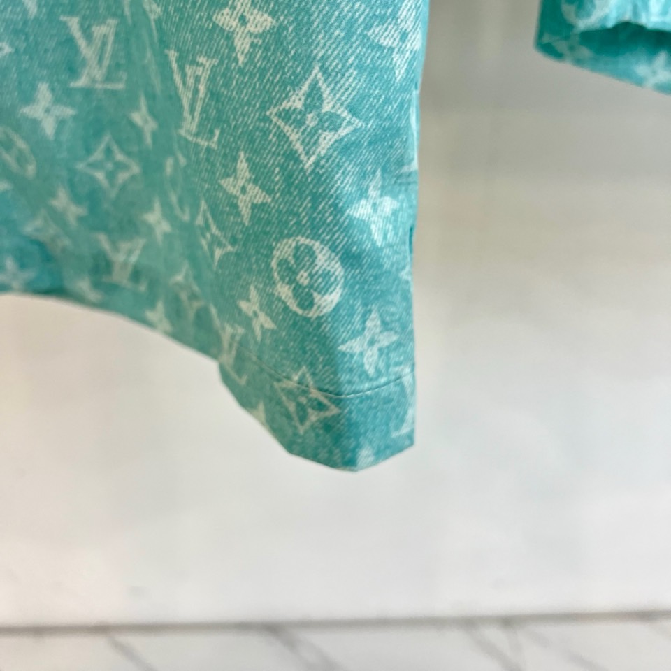 一套.1v威登、2026春夏新品老花套装，以清透主色调，满幅经典老花图案交织呈现，将复古奢华与活力清新完