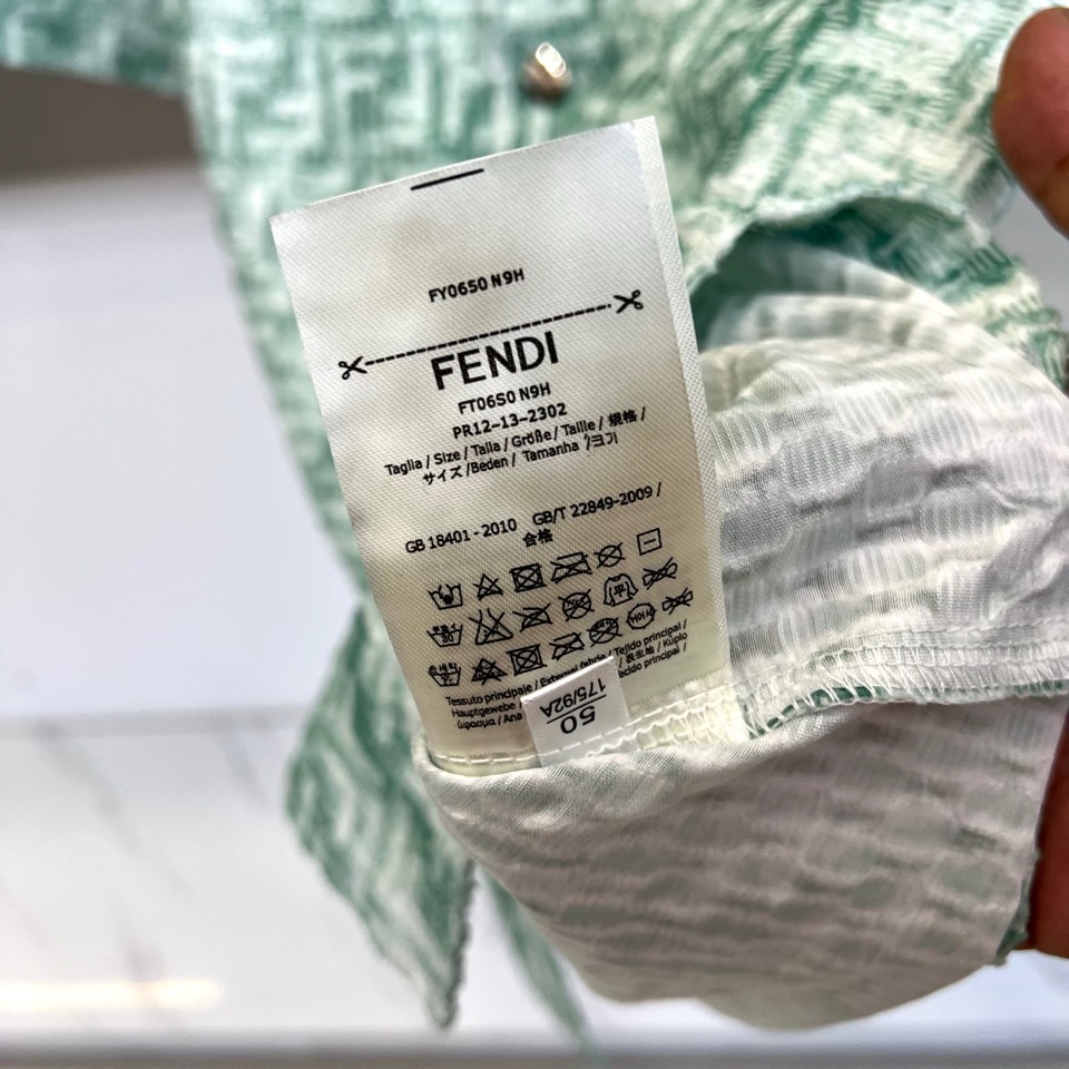 一套.Fend芬迪、2026春夏新品套装，以清新主调融合品牌标志性FF老花纹理，打造出极具辨识度的度假风