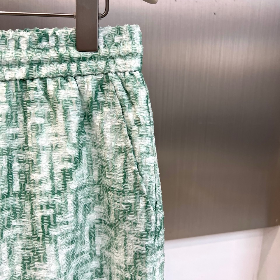 一套.Fend芬迪、2026春夏新品套装，以清新主调融合品牌标志性FF老花纹理，打造出极具辨识度的度假风