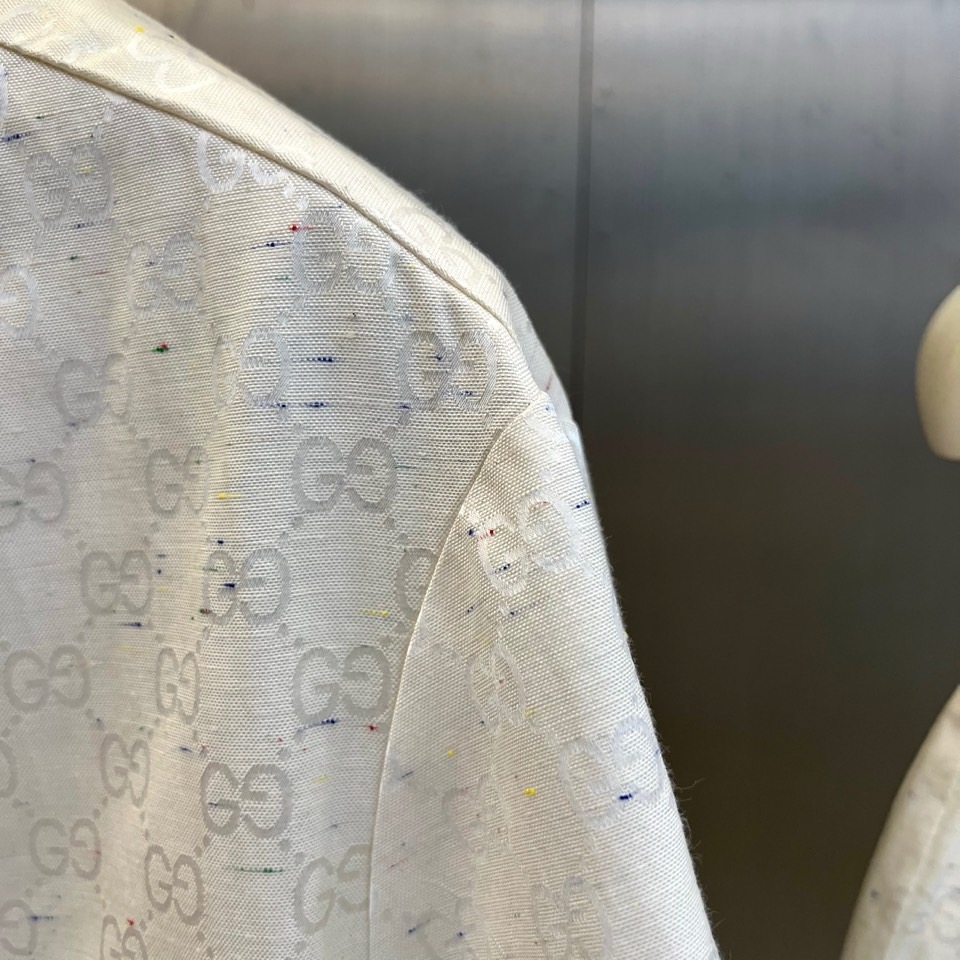 一套.Gucc古驰、2026春夏新品老花套装，以经典双G印花为核心元素，色调基底交织纹理，低调中彰显奢华