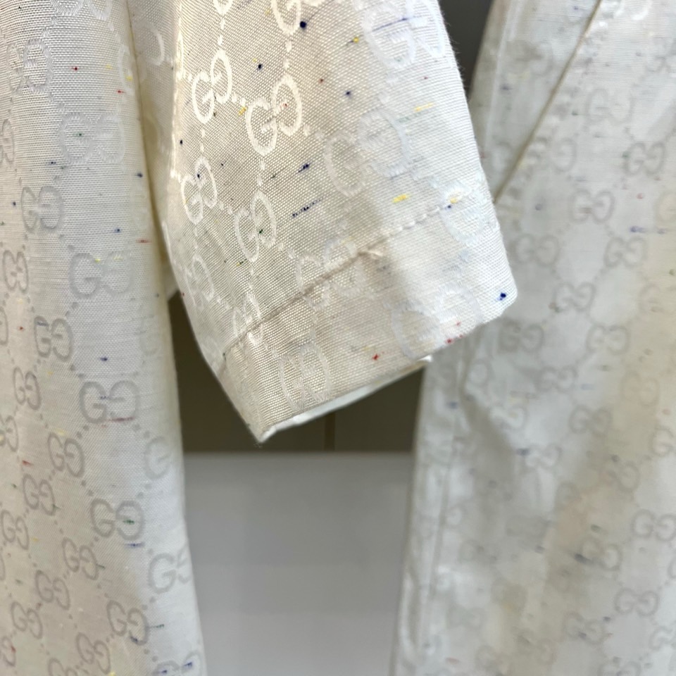 一套.Gucc古驰、2026春夏新品老花套装，以经典双G印花为核心元素，色调基底交织纹理，低调中彰显奢华