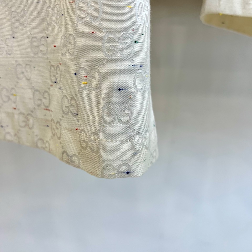 一套.Gucc古驰、2026春夏新品老花套装，以经典双G印花为核心元素，色调基底交织纹理，低调中彰显奢华