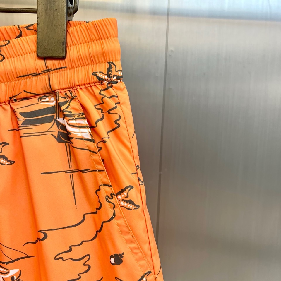 1v威登、2026春夏新品短裤，满印帆船🌾、海浪与海星图案，营造浓郁海滨度假氛围。腰部采用松紧带+抽绳设