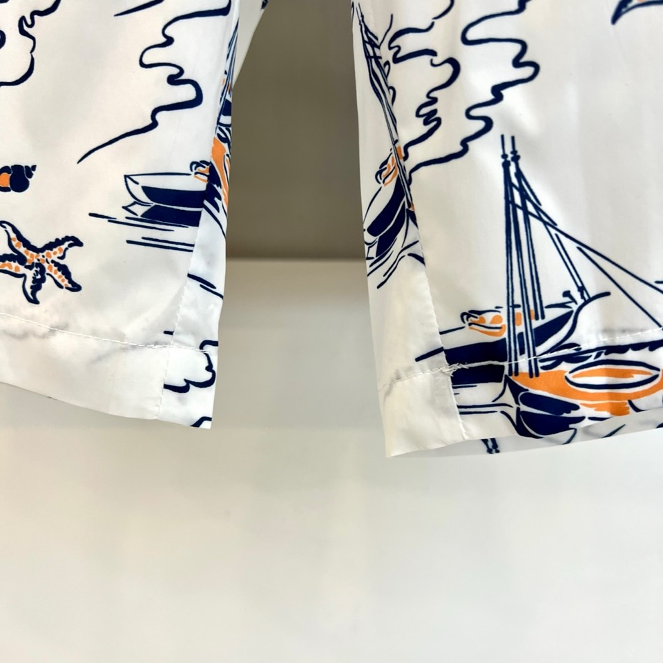 1v威登、2026春夏新品短裤，满印帆船🌾、海浪与海星图案，营造浓郁海滨度假氛围。腰部采用松紧带+抽绳设