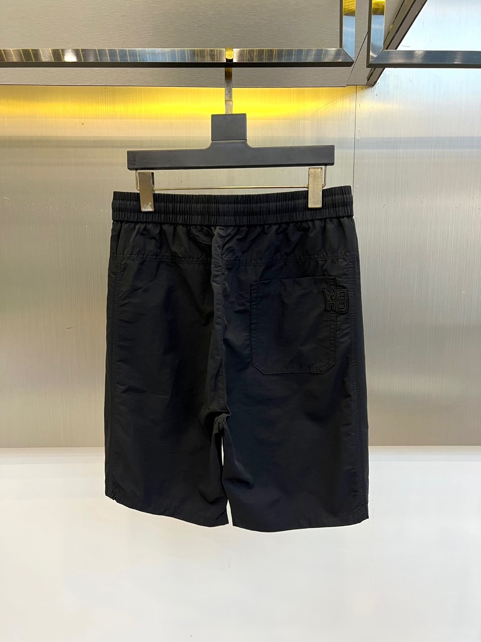 Alexander Wang亚历山大、2026春夏新品短裤，以清新为主调，后腰弹力松紧设计适配多元身形，