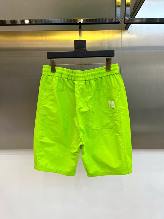 Alexander Wang亚历山大、2026春夏新品短裤，以清新为主调，后腰弹力松紧设计适配多元身形，