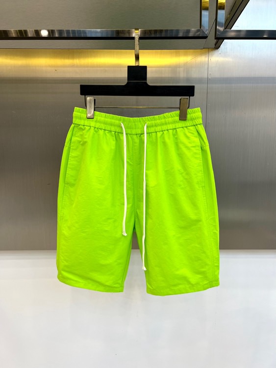 Alexander Wang亚历山大、2026春夏新品短裤，以清新为主调，后腰弹力松紧设计适配多元身形，