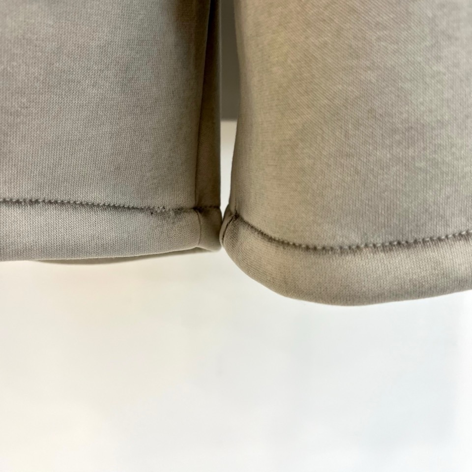 Miu Miu缪缪、2026春夏新品短裤重磅登场，以简约廓形融合潮流巧思，打造舒适与型格兼备的穿搭单品。