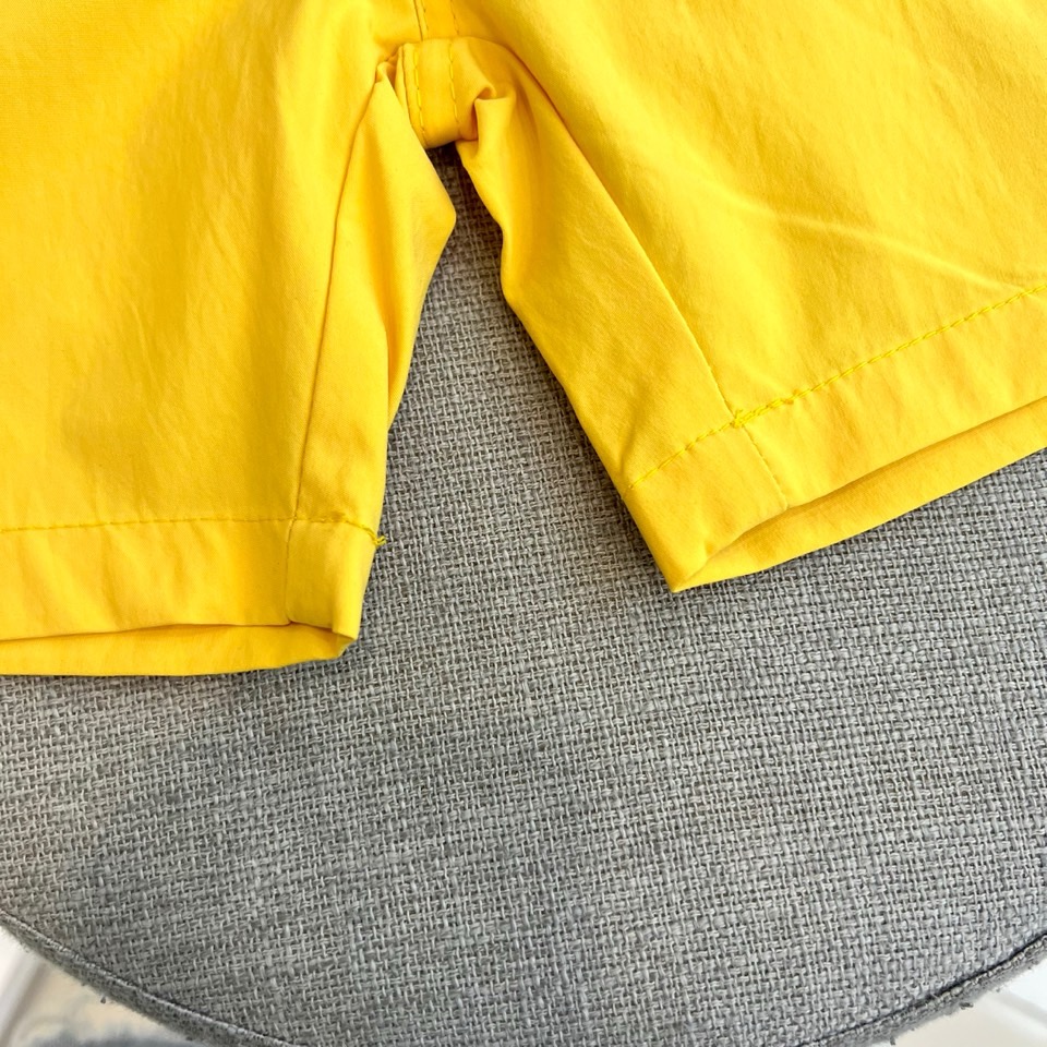 Mon蒙口、2026春夏新品短裤，以简约设计融合潮流基因，打造兼具舒适与时尚的穿搭单品。松紧腰头搭配抽绳