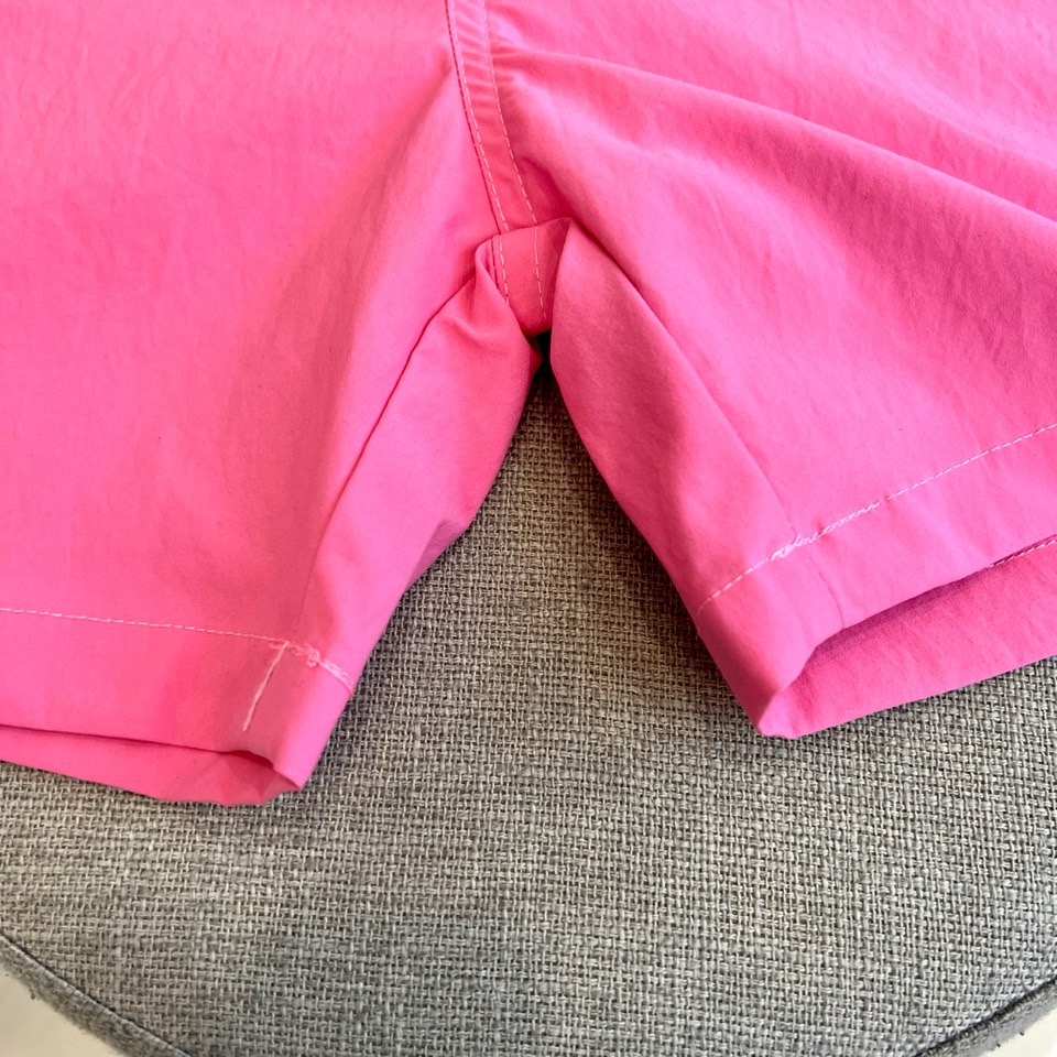 Mon蒙口、2026春夏新品短裤，以简约设计融合潮流基因，打造兼具舒适与时尚的穿搭单品。松紧腰头搭配抽绳