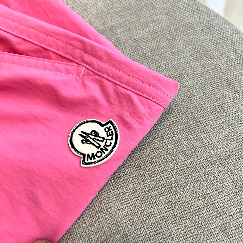 Mon蒙口、2026春夏新品短裤，以简约设计融合潮流基因，打造兼具舒适与时尚的穿搭单品。松紧腰头搭配抽绳