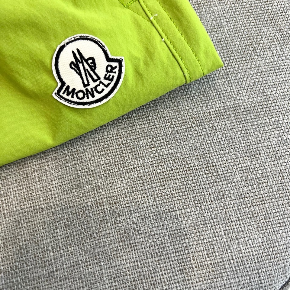 Mon蒙口、2026春夏新品短裤，以简约设计融合潮流基因，打造兼具舒适与时尚的穿搭单品。松紧腰头搭配抽绳