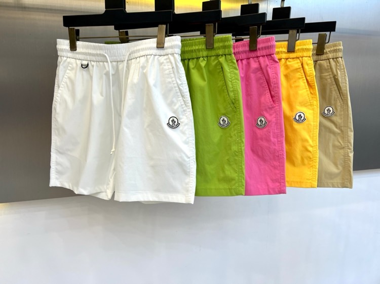 Mon蒙口、2026春夏新品短裤，以简约设计融合潮流基因，打造兼具舒适与时尚的穿搭单品。松紧腰头搭配抽绳