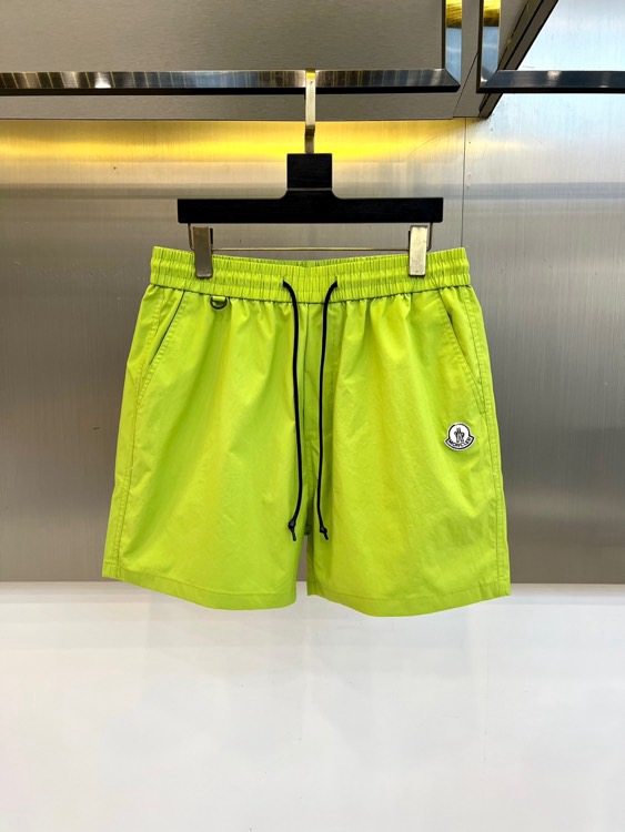Mon蒙口、2026春夏新品短裤，以简约设计融合潮流基因，打造兼具舒适与时尚的穿搭单品。松紧腰头搭配抽绳