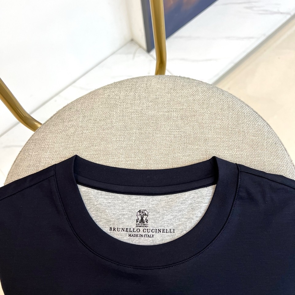 Brunello Cucinelli-BC、2026春夏新品短袖T恤，简约圆领搭配利落短袖，剪裁宽松却挺