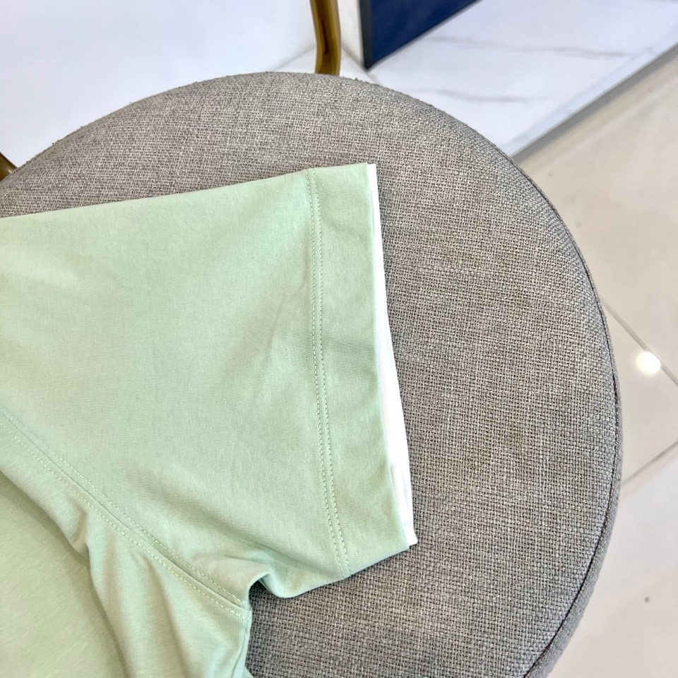 Brunello Cucinelli-BC、2026春夏新品短袖T恤，以醒目色调为主色，瞬间点亮视觉焦点