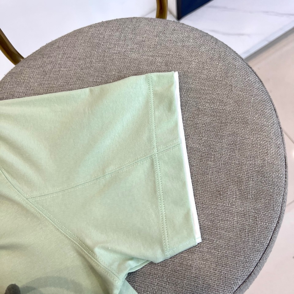 Brunello Cucinelli-BC、2026春夏新品短袖T恤，以醒目色调为主色，瞬间点亮视觉焦点