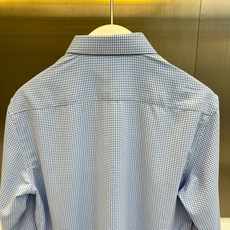 Zegna杰尼亚、2026春夏新品长袖衬衫,以经典小格纹演绎意式绅士美学,轻薄透气的面料契合春夏季节穿着 Zegna杰尼亚、2026春夏新品长袖衬衫,以经典小格纹演绎意式绅士美学,轻薄透气的面料契合春夏季节穿着