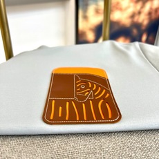 H爱马仕、2026春夏新品短袖T恤,简约圆领设计贴合颈部线条,短袖剪裁利落自在,适配日常通勤、休闲出街等 H爱马仕、2026春夏新品短袖T恤,简约圆领设计贴合颈部线条,短袖剪裁利落自在,适配日常通勤、休闲出街等