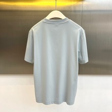 H爱马仕、2026春夏新品短袖T恤,简约圆领设计贴合颈部线条,短袖剪裁利落自在,适配日常通勤、休闲出街等 H爱马仕、2026春夏新品短袖T恤,简约圆领设计贴合颈部线条,短袖剪裁利落自在,适配日常通勤、休闲出街等