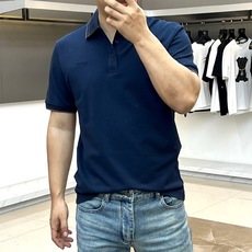 Zegna杰尼亚、2026春夏新品男士短袖Polo衫,以利落简约线条勾勒经典轮廓,纯色主调搭配领口撞色细 Zegna杰尼亚、2026春夏新品男士短袖Polo衫,以利落简约线条勾勒经典轮廓,纯色主调搭配领口撞色细