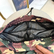 VT华伦天奴、2026春夏新品迷彩短裤,以经典军旅风为灵感,融入当代街头美学,打造兼具功能性与潮流感的夏 VT华伦天奴、2026春夏新品迷彩短裤,以经典军旅风为灵感,融入当代街头美学,打造兼具功能性与潮流感的夏