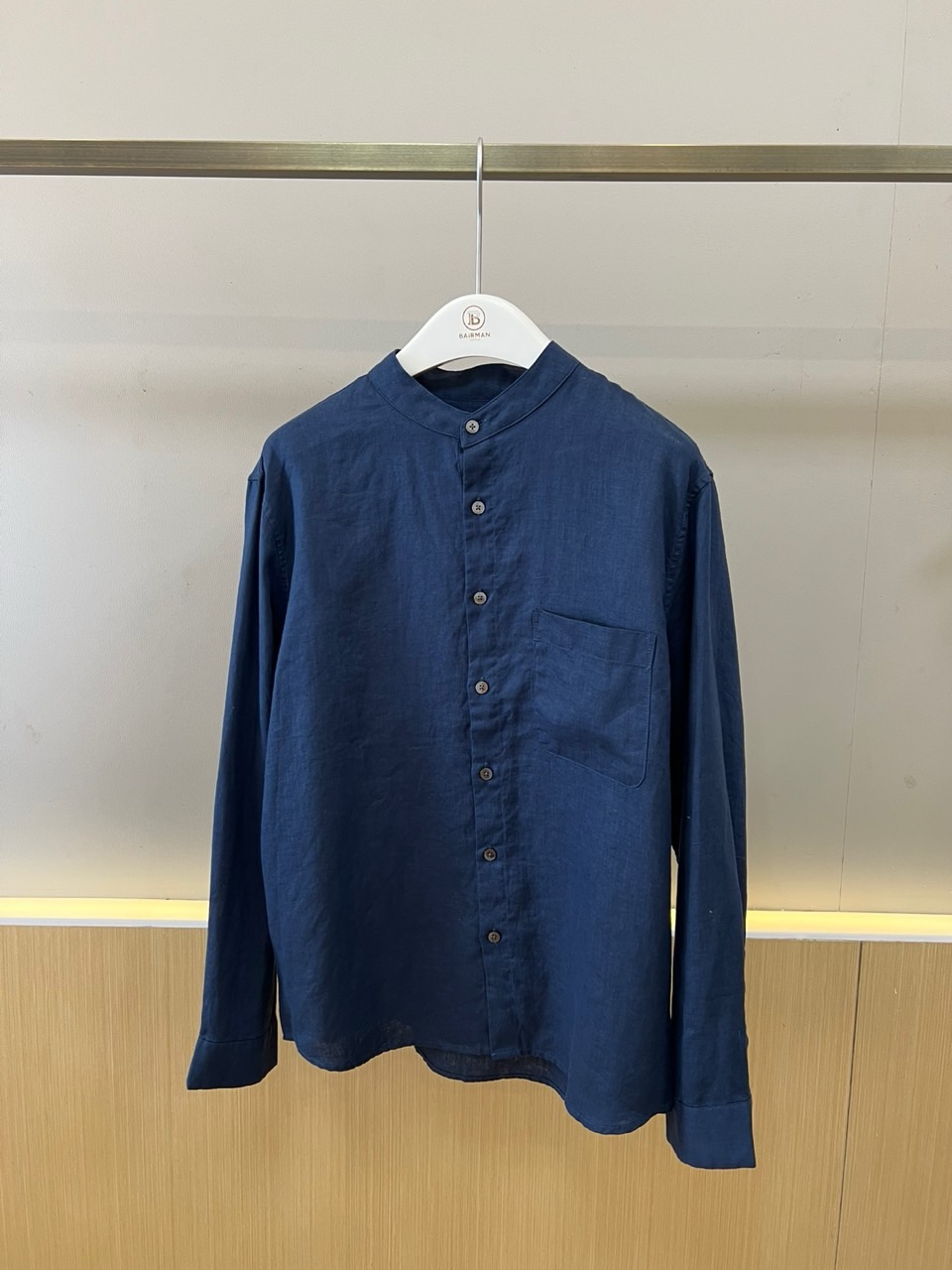 Loro Piana诺悠翩雅、2026春夏新品男士立领衬衫，以100%天然亚麻倾心打造，将东方美学与现代