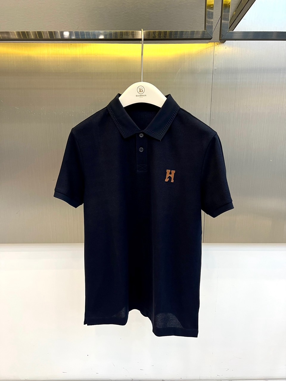 H爱马仕、2026春夏新品短袖Polo衫，以都市轻奢格调重塑经典，甄选高支丝光棉面料，双面珠地织法赋予衣