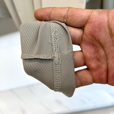 一套.H爱马仕、2026春夏男士休闲套装全新登场,以极简高级感重塑日常穿搭美学。色调柔和雅致,兼具低调质 一套.H爱马仕、2026春夏男士休闲套装全新登场,以极简高级感重塑日常穿搭美学。色调柔和雅致,兼具低调质