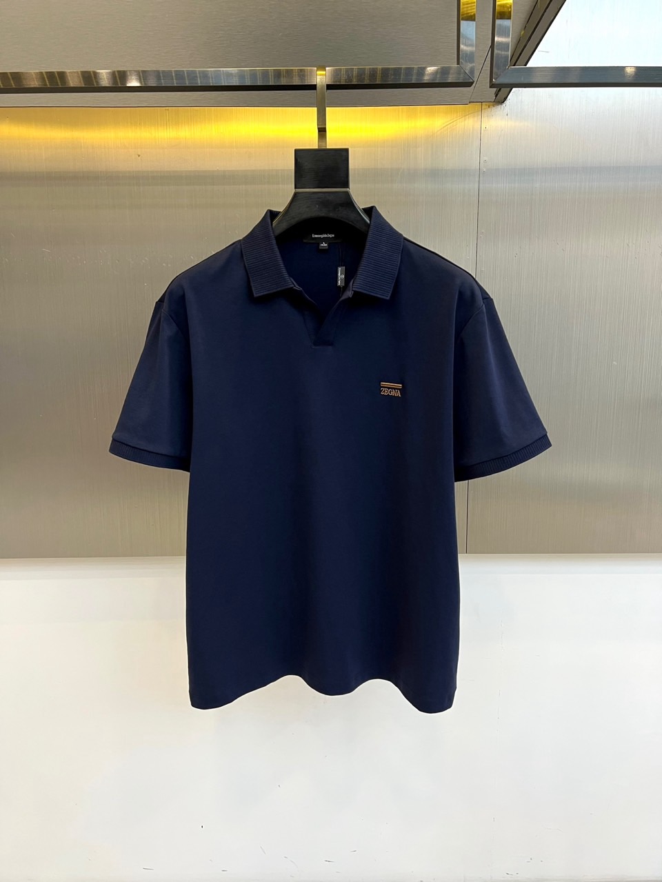Zegna杰尼亚、2026春夏新品男士POLO衫，简约轻奢风格重塑日常穿搭格调。经典翻领设计搭配精致罗纹