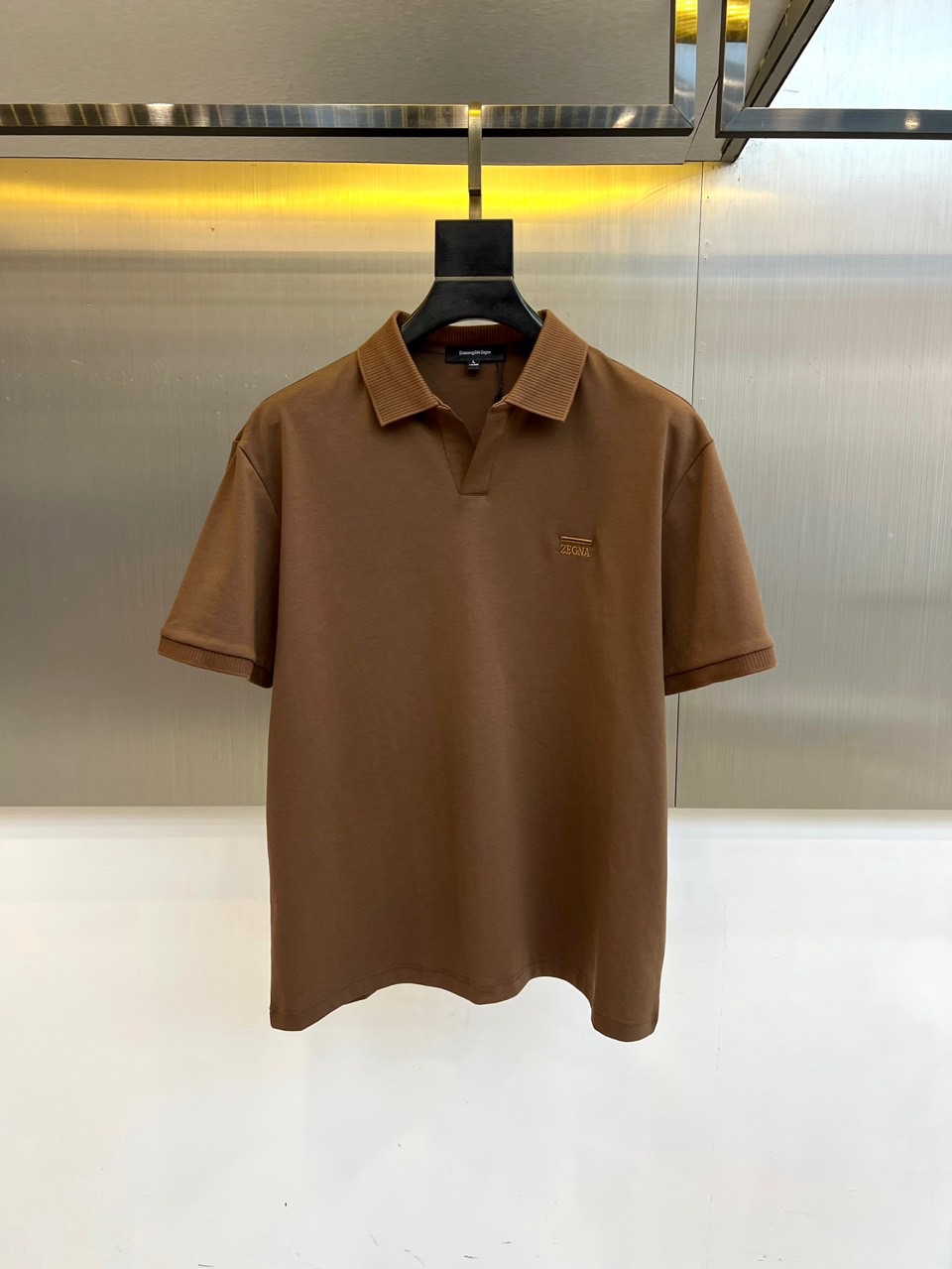 Zegna杰尼亚、2026春夏新品男士POLO衫，简约轻奢风格重塑日常穿搭格调。经典翻领设计搭配精致罗纹